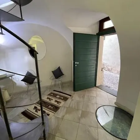 Maddalena'S House Lierna