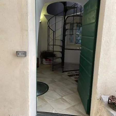 Daire Maddalena'S House